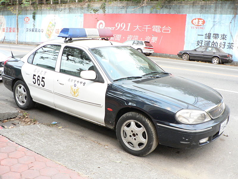 파일:Ford_Mondeo_of_Fifth_Precinct,_Taichung_City_Police_Bureau_Y3-8640_20051115.jpg