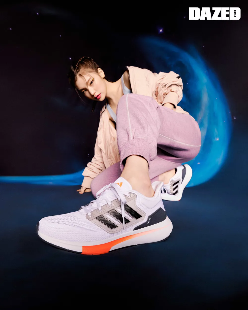파일:DAZED Korea x ADIDAS 'Ultra Boost 22' Shoes April Issue 2022 예지1.jpg