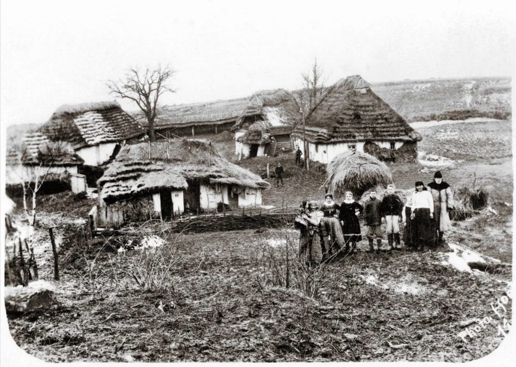 파일:Panjehouses-Farmhouses-in-Galicia-1920s-1024x730.jpg