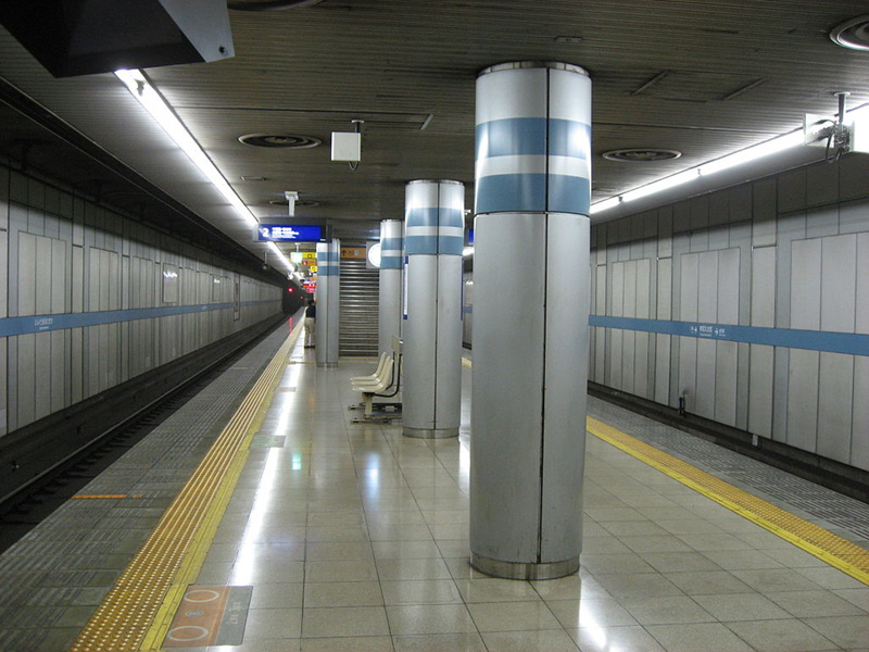 파일:Gingu-Marutamachi_station_platform.jpg