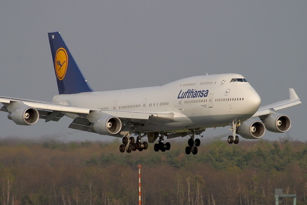 파일:external/upload.wikimedia.org/Boeing_747-430%2C_Lufthansa_AN0558286.jpg