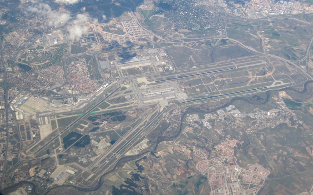 파일:external/upload.wikimedia.org/Madrid-Barajas_-_Aerial_photograph.jpg