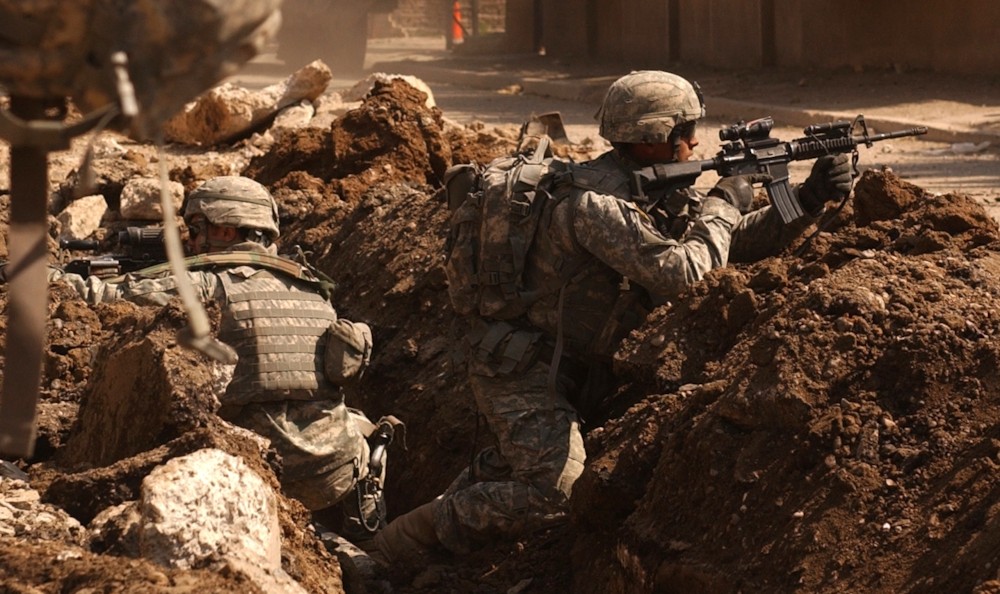 파일:external/upload.wikimedia.org/US_Army_soldiers_in_a_firefight_near_Al_Doura%2C_Baghdad.jpg