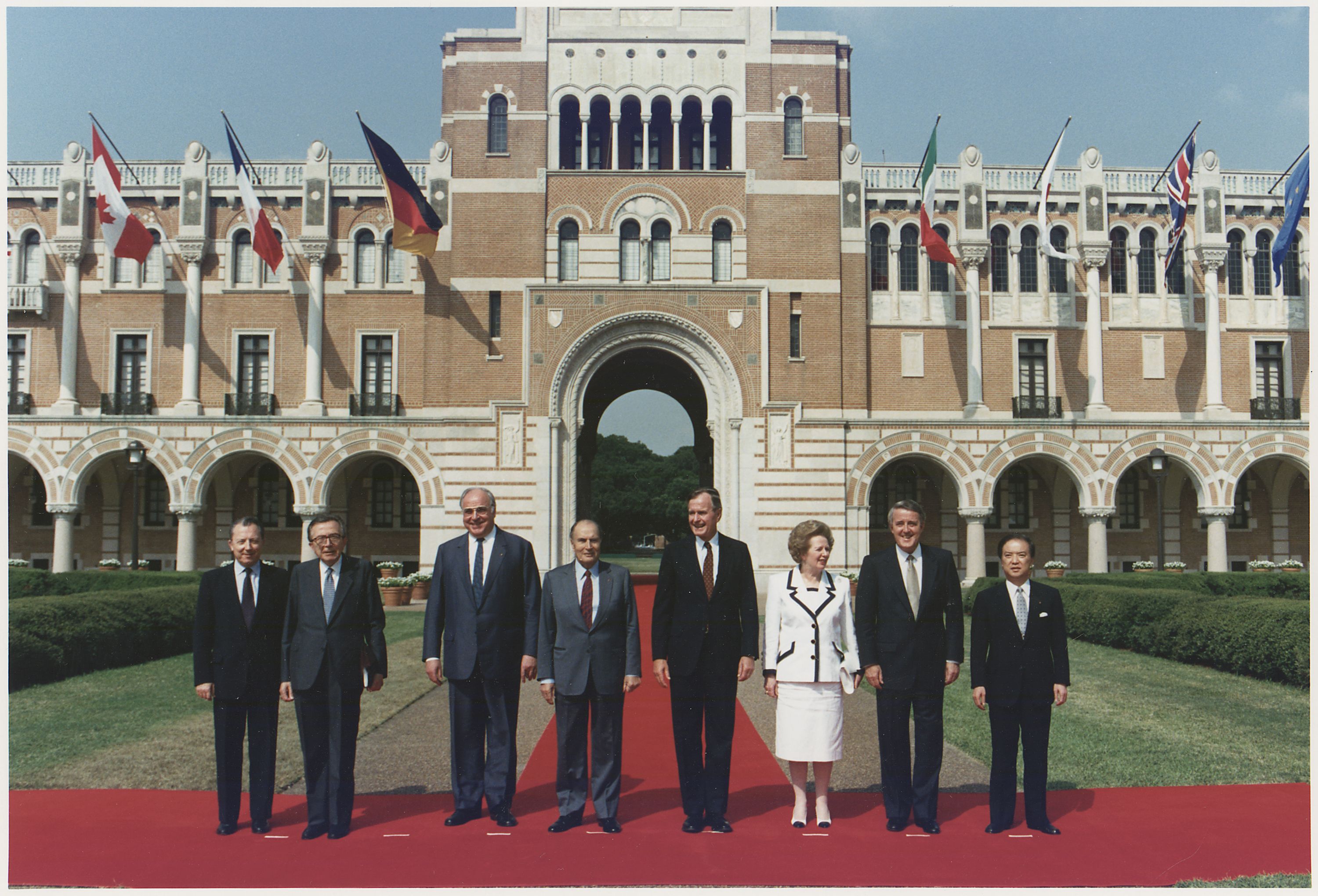 파일:President_Bush_meets_with_world_leaders_at_the_Economic_Summit_in_Houston.jpg