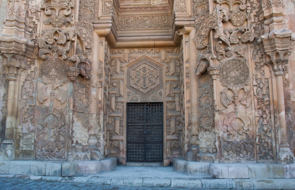 파일:external/www.elisabeth-thoburn.com/17-Divrigi-Main-Mosque-Door.jpg