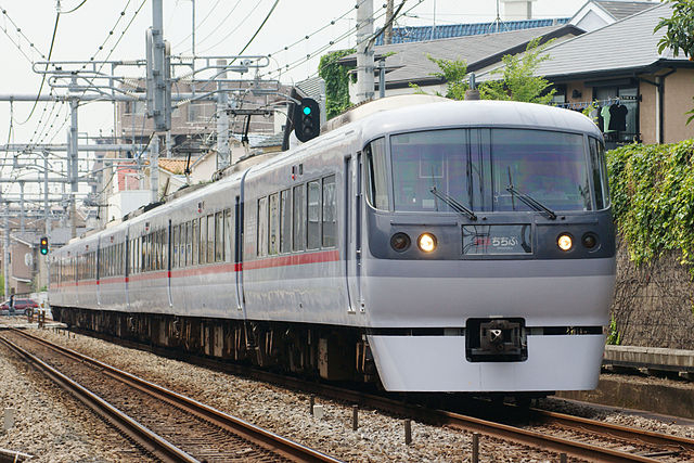 파일:external/upload.wikimedia.org/640px-Seibu_Railway_10000_Limited-express_Chichibu.jpg