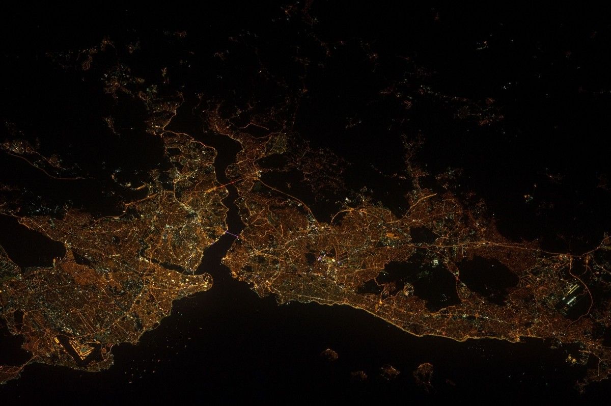 파일:panorama_earth_istanbul_turkey_night_lights_city_landscape-816508.jpg