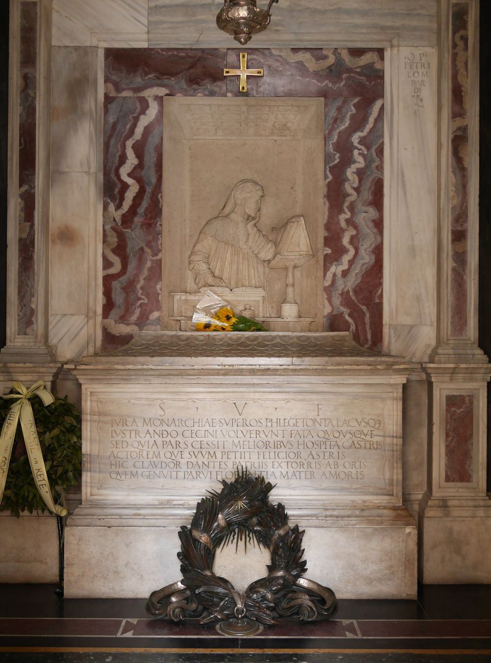 파일:Dante_Alieghri_tomb_in_Ravenna_(interior).jpg