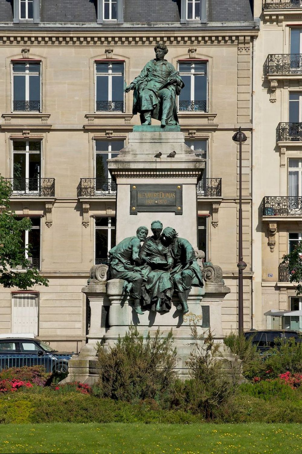 파일:Monument_Alexandre_Dumas_Doré_Place_Catroux_Paris.jpg