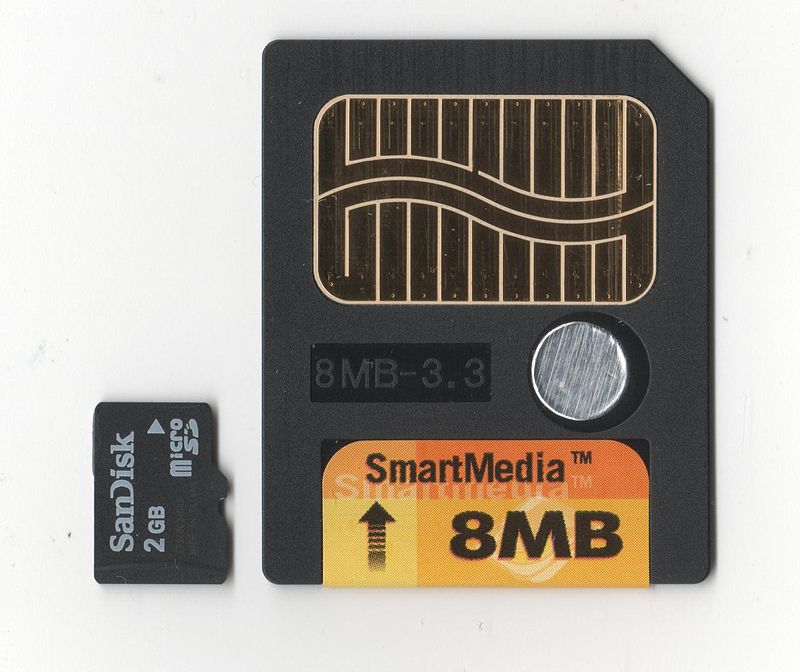 파일:external/upload.wikimedia.org/800px-Comparison_of_a_2GB_MicroSD_Card_and_an_8MB_SmartMedia_card.jpg