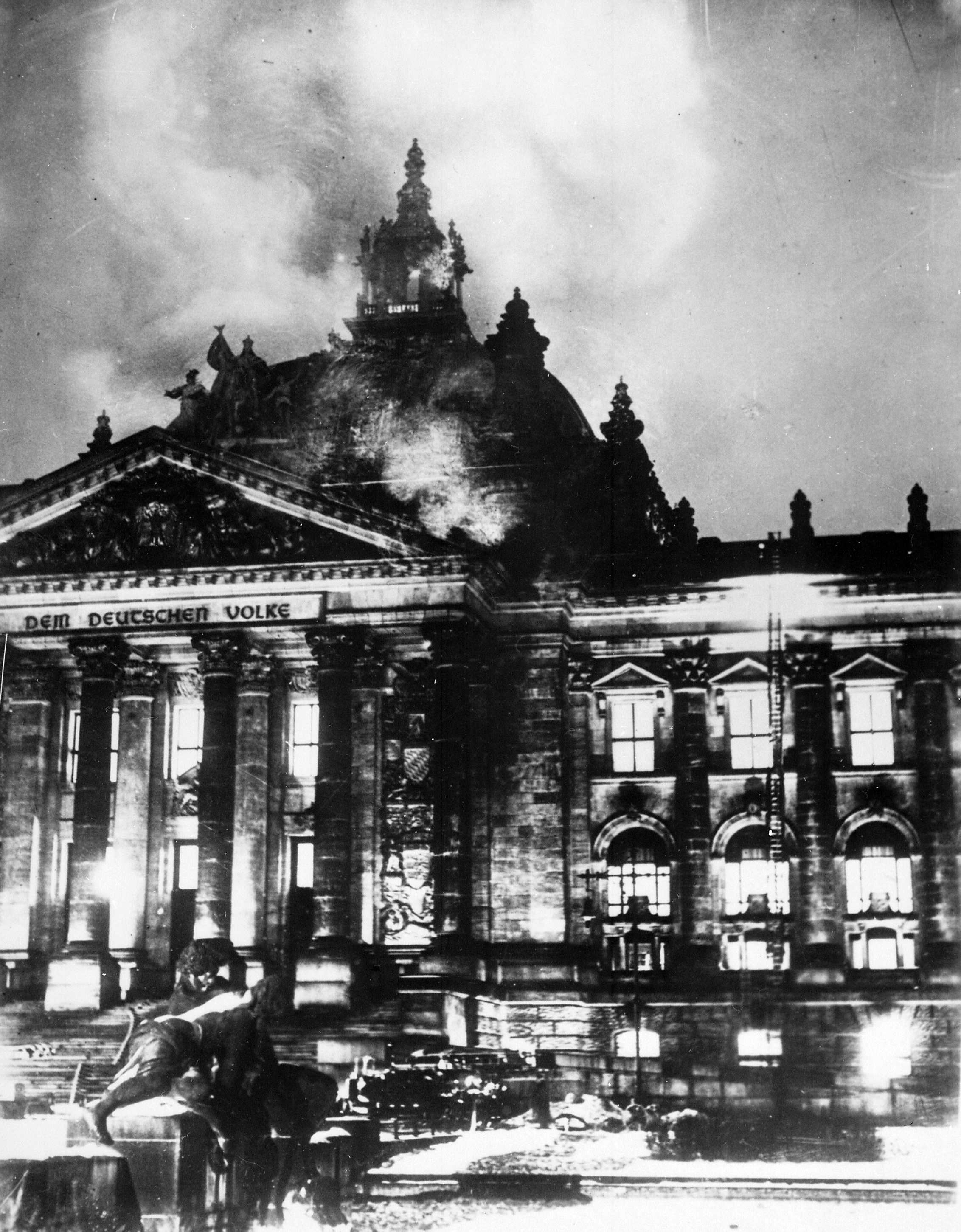 파일:external/upload.wikimedia.org/Reichstagsbrand.jpg