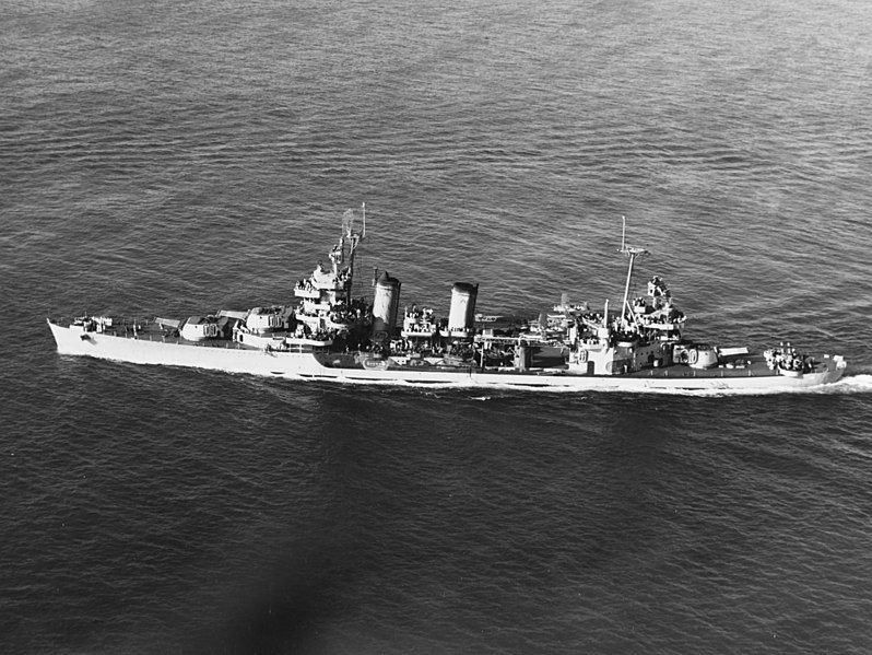 파일:799px-USS_Minneapolis_(CA-36)_underway_on_9_November_1943_(80-G-276720).jpg