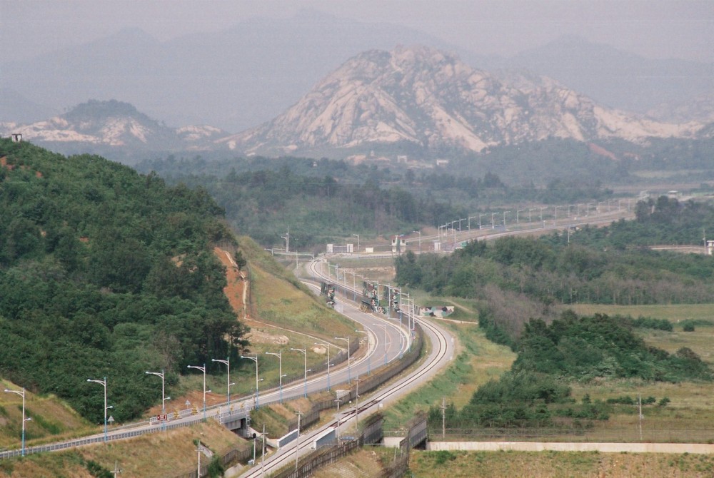 파일:external/upload.wikimedia.org/Donghae-bukbu_line_on_Korean_DMZ.jpg