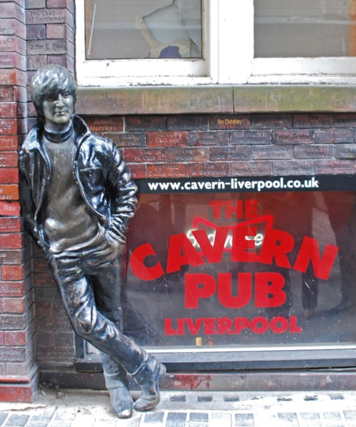 파일:external/upload.wikimedia.org/Lennon_Statue%2C_Liverpool.jpg