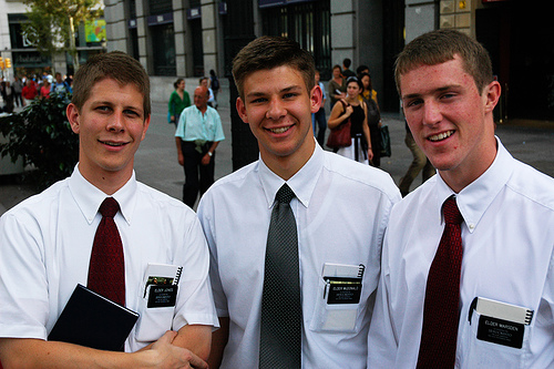 파일:external/www.kamerican.com/mormon_missionaries.jpg