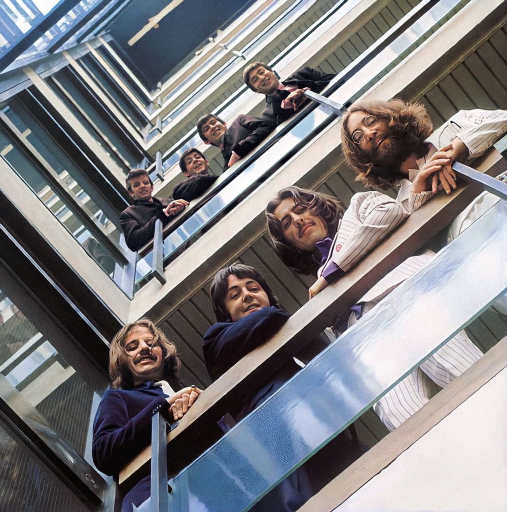 파일:6369 Beatles EMI staircase combo shot.jpg