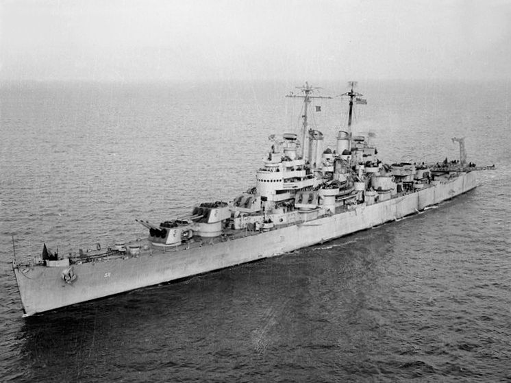 파일:USS_Denver_(CL-58)_underway,_circa_in_December_1942_(19-N-39431).jpg