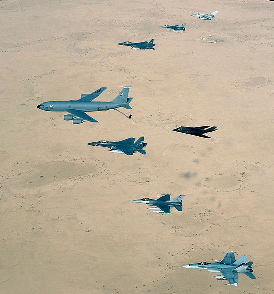 파일:external/upload.wikimedia.org/559px-AirForce_over_Iraq.jpg