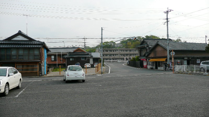 파일:external/upload.wikimedia.org/Buzen-Shoue_station_square.jpg
