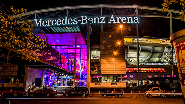 파일:external/www.mercedes-benz-arena-stuttgart.de/Mercedes-Benz_Arena_Business_Center_bunt-606x343.jpg