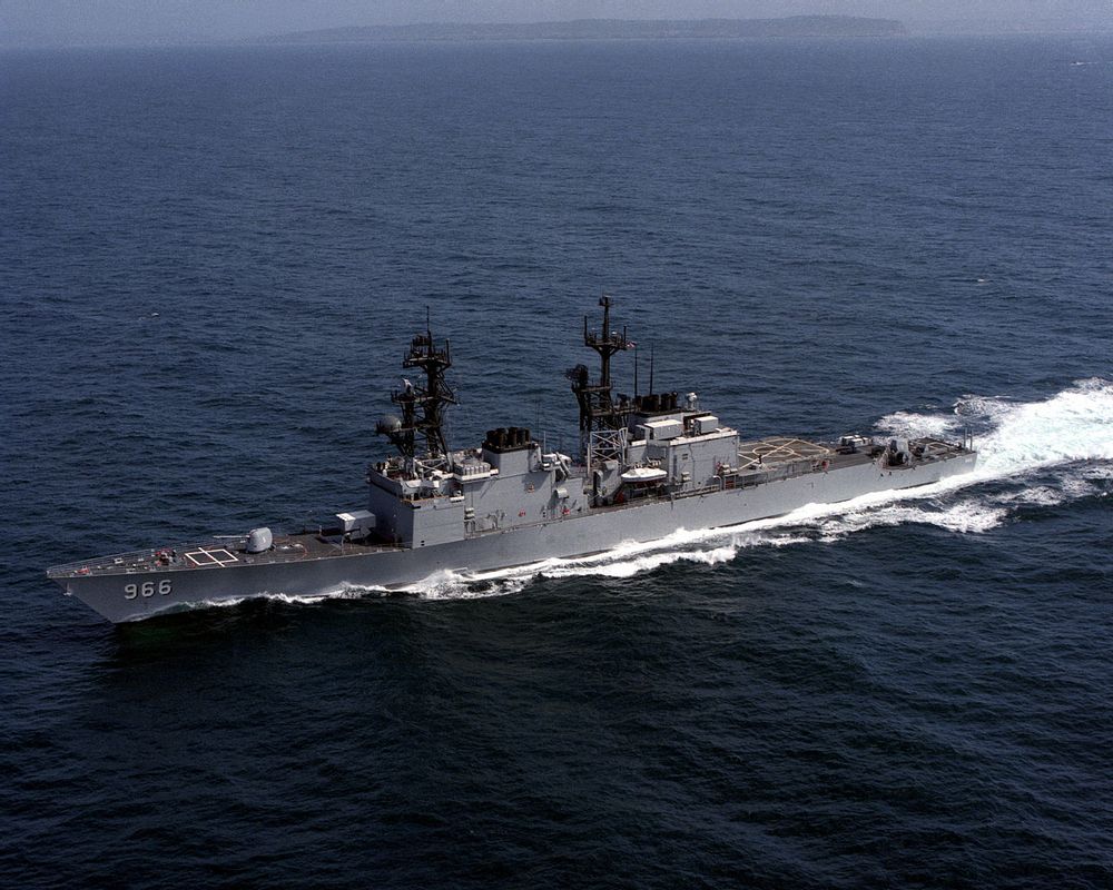 파일:1280px-USS_Hewitt_(DD-966)_elevated_port_view_1986.jpg