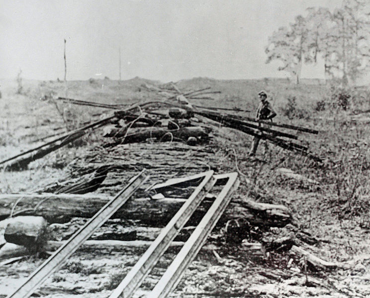 파일:external/upload.wikimedia.org/744px-Destroying_CW_railroads.jpg