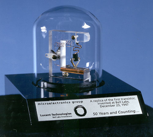파일:Replica-of-first-transistor.jpg