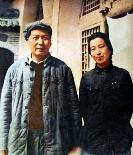 파일:external/upload.wikimedia.org/440px-Mao_and_Jiang_Qing_1946.jpg