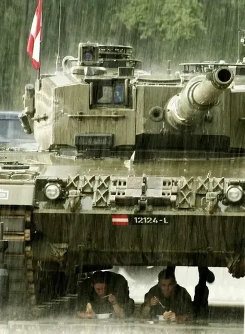 파일:Austrian Leopard 2A4.webp