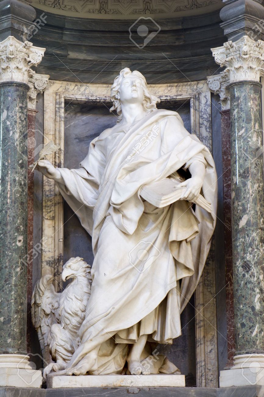 파일:external/previews.123rf.com/3893416-Rome-st-John-statue-in-Lateran-basilica-Stock-Photo.jpg