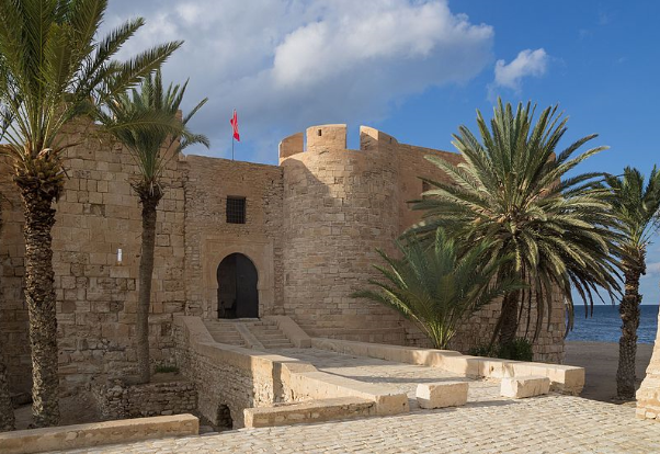 파일:Borj-el-Kebir_Ghazi Mustapha Fort, Djerba, Tunisia.png