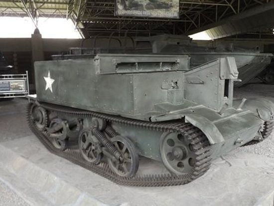 파일:Victorious Fatherland Liberation War Museum Universal Carrier.jpg