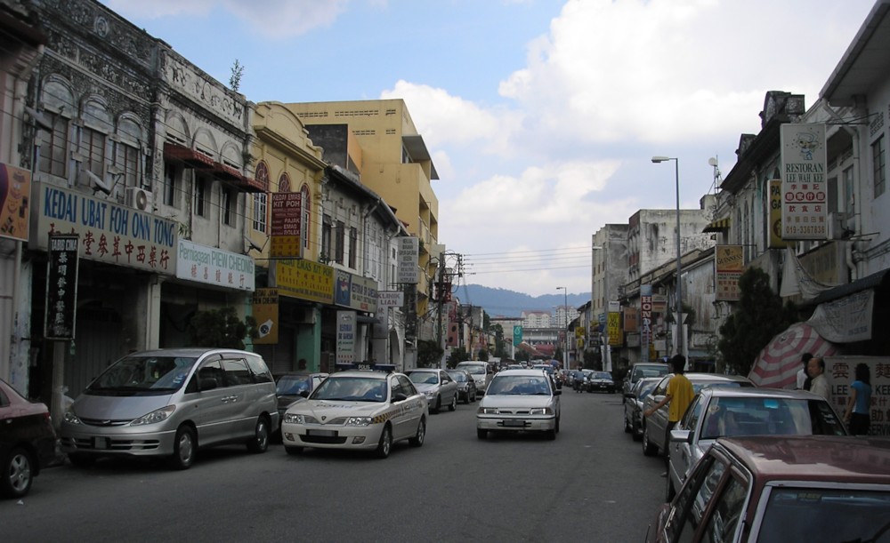 파일:external/upload.wikimedia.org/Jalan_Merdeka_(southeastward),_Ampang_town,_Selangor.jpg