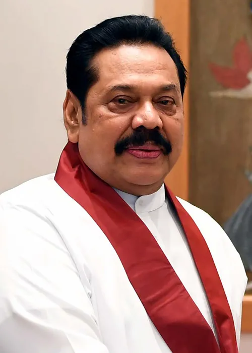 파일:The_former_President_of_Sri_Lanka,_Mr._Mahinda_Rajapaksa_meeting_the_Prime_Minister,_Shri_Narendra_Modi,_in_New_Delhi_on_September_12,_2018_(1)_(cropped).jpg 