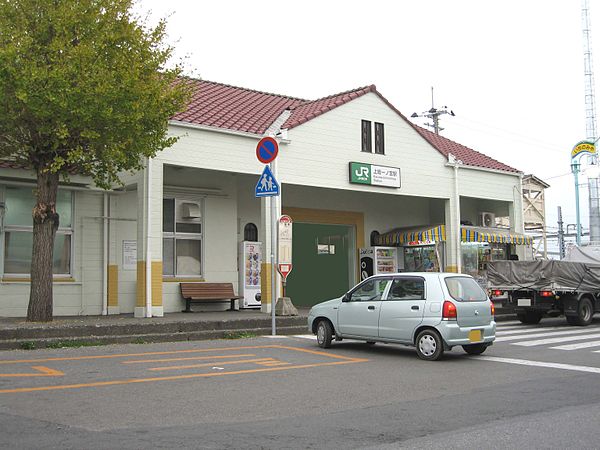 파일:external/upload.wikimedia.org/600px-Kazusaichinomiya-station-stationhouse-2007.jpg