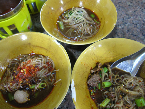 파일:external/www.eatingthaifood.com/thai-boat-noodles.jpg