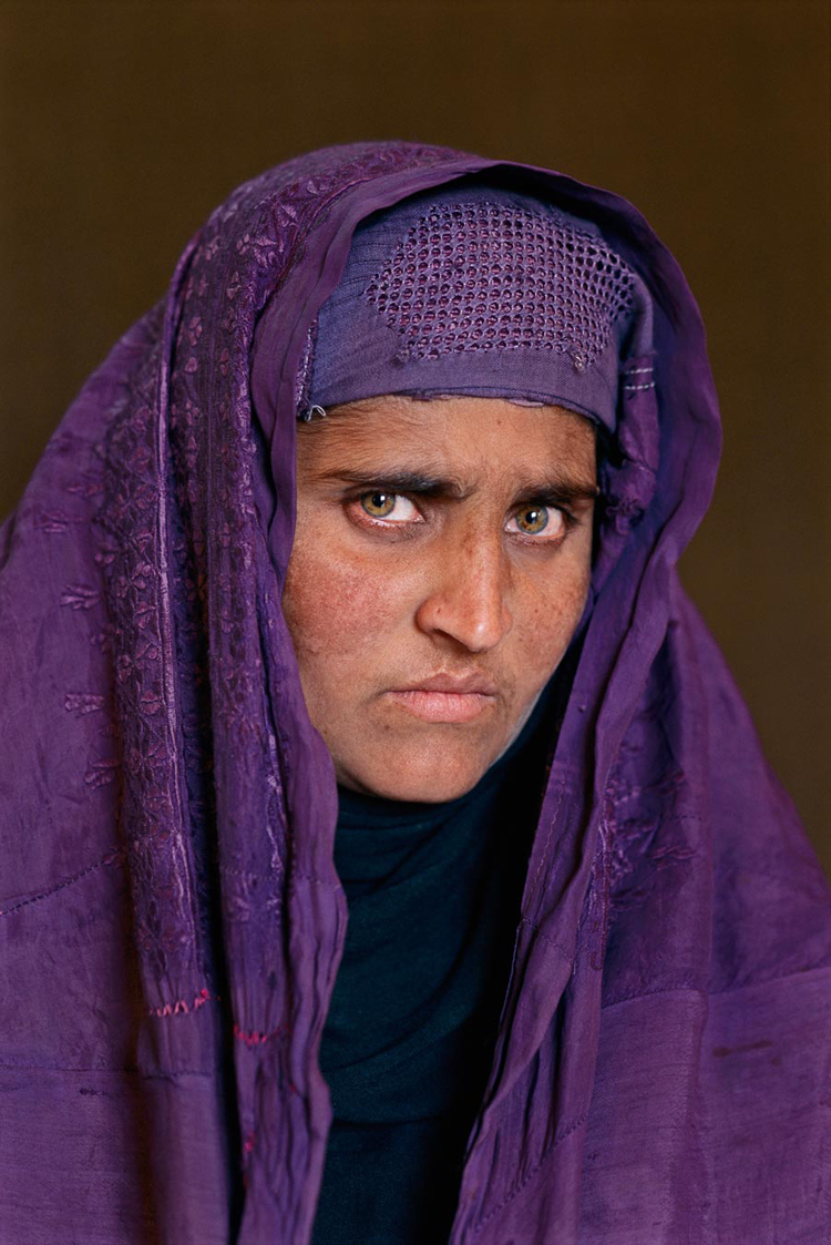 파일:external/4.bp.blogspot.com/Afghan+Girl_old_2002.jpg