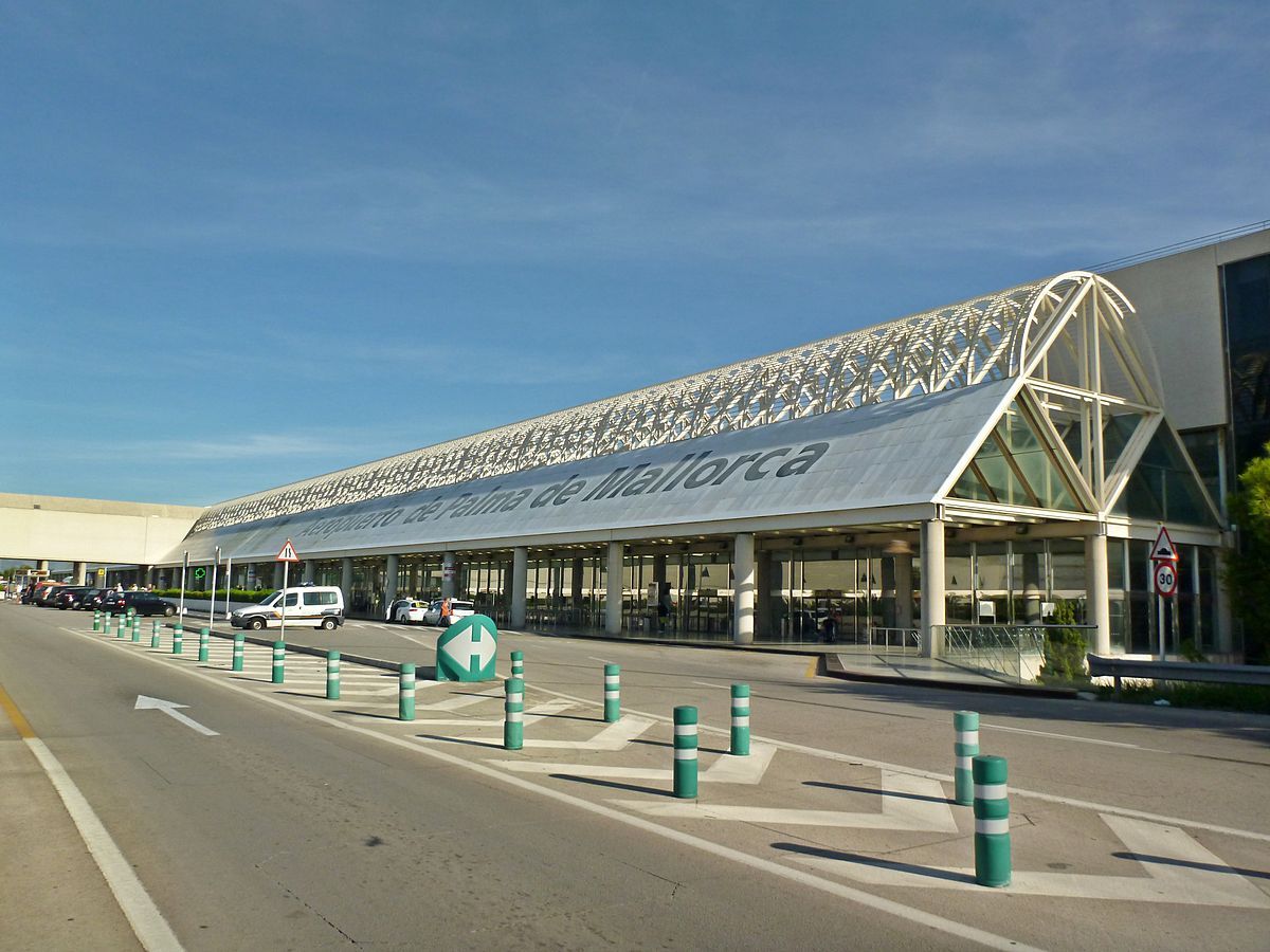 파일:1200px-Palma_de_Mallorca_Airport_Terminal_C_Outside.jpg