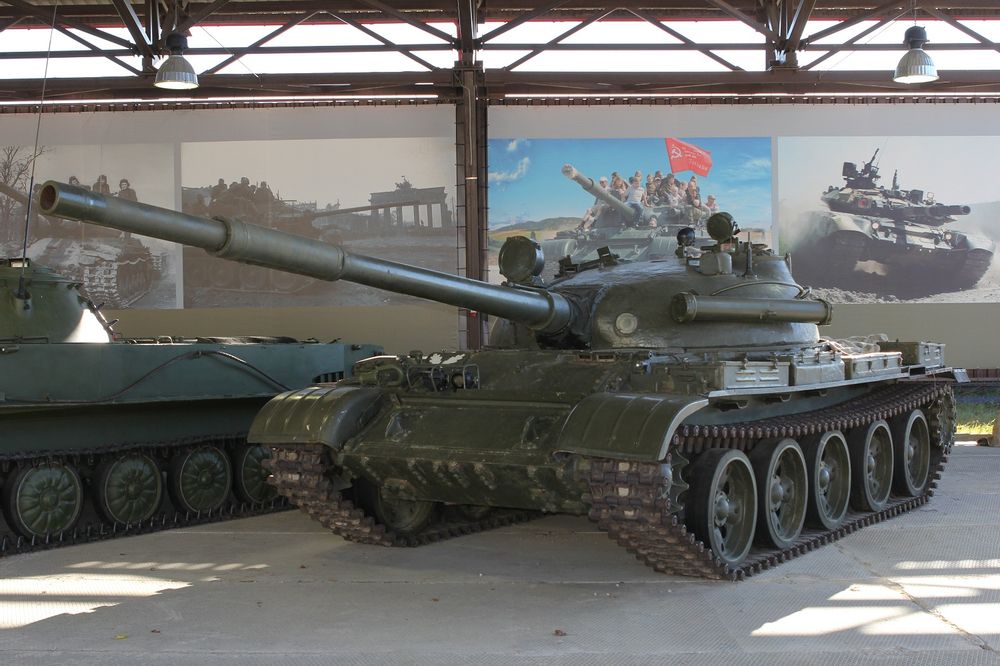파일:Средний_танк_Т-62.jpg