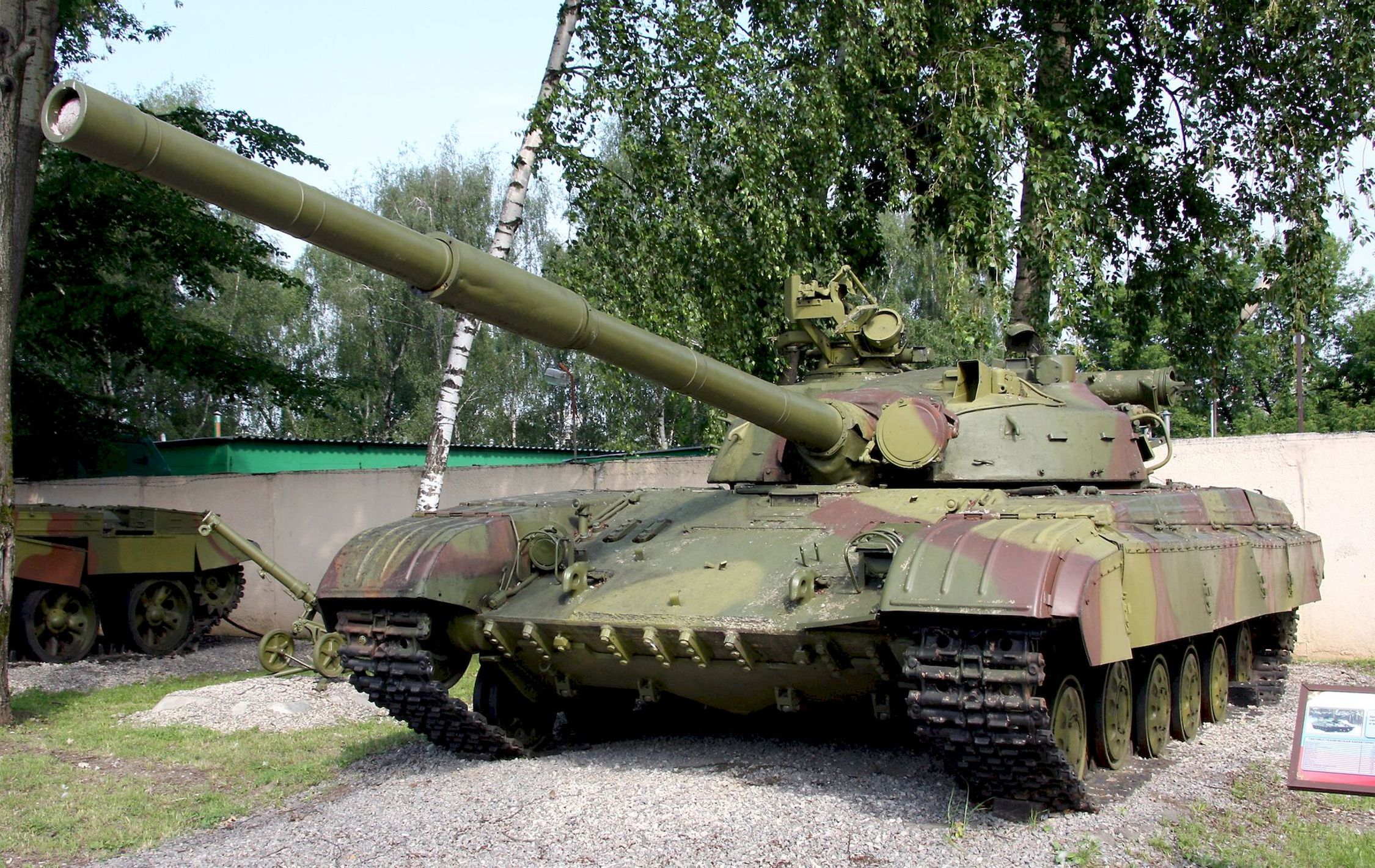 파일:T-64A_-_Moscow_Suvorov_Military_School_(3).jpg