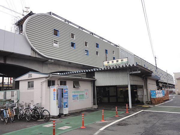 파일:external/upload.wikimedia.org/600px-Minamitama_Station_20120122.jpg