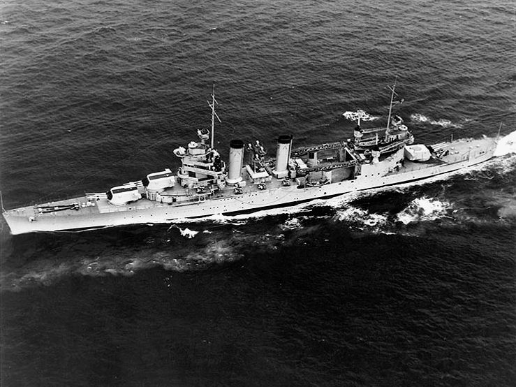 파일:USS_Quincy_(CA-39)_underway_in_May_1940.jpg