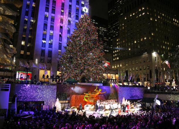 파일:external/photos.upi.com/Rockefeller-Center-Christmas-tree-lighting-ceremony-is-held-in-New-York.jpg