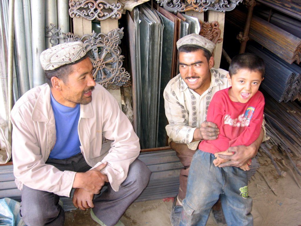 파일:Uyghurs-in-Khotan-XinJiang-Colegota-CC-BY-SA-2-5.jpg