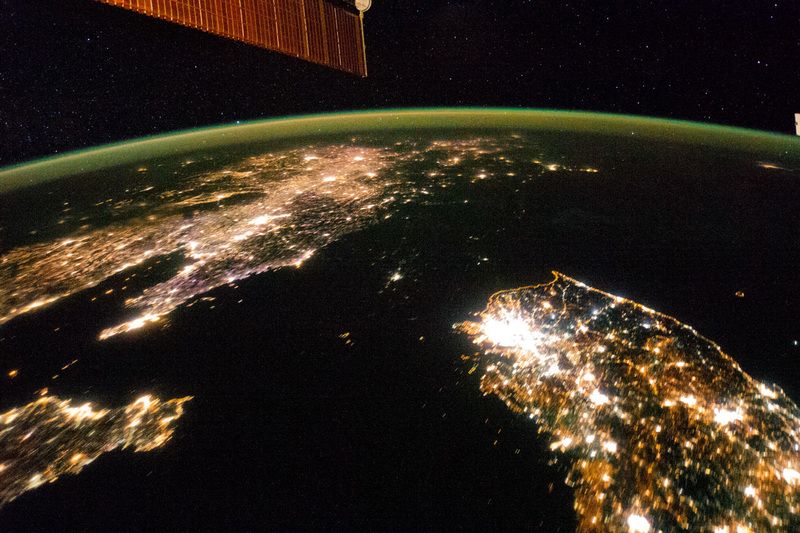 파일:남북한 야경.jpg