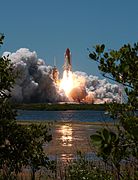 파일:external/upload.wikimedia.org/138px-STS-121_Launch2.jpg
