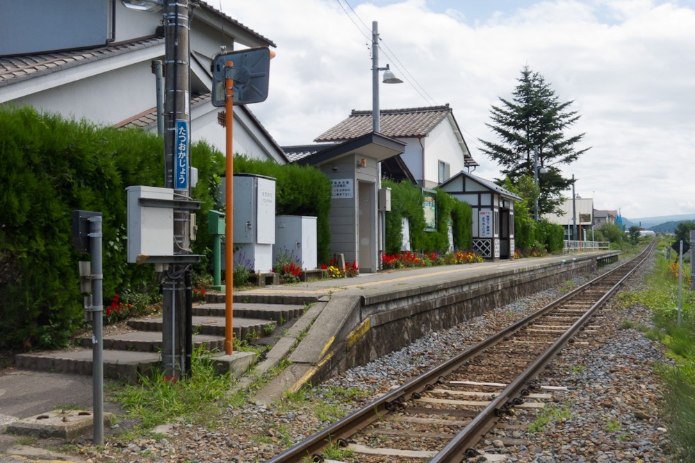 파일:external/upload.wikimedia.org/JRE-Koumi-Line-Tatsuokajo-Station-01.jpg