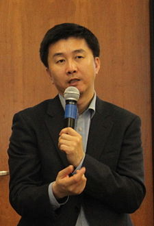 파일:external/upload.wikimedia.org/225px-Kang_Chol-Hwan_(WMF_February_21,_2014).jpg