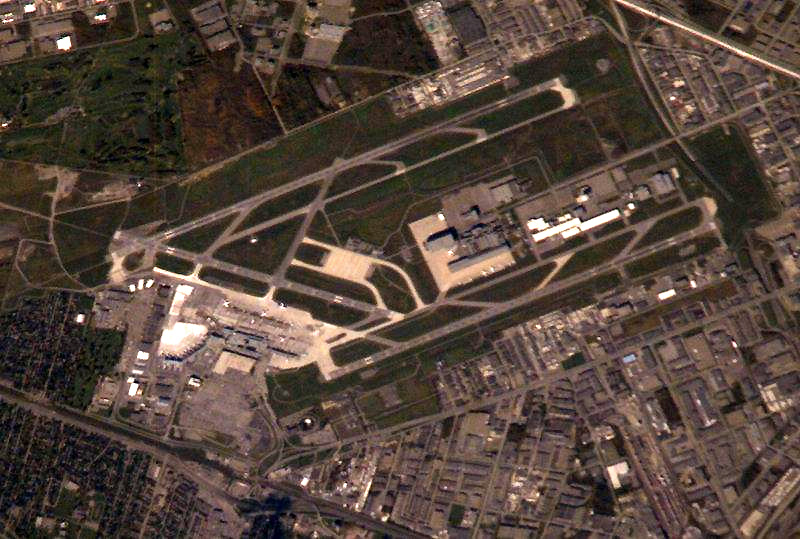 파일:external/upload.wikimedia.org/Aeroporto_Internacional_de_Montreal_updated.jpg