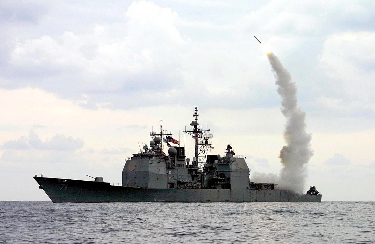 파일:1200px-USS_Cape_St__George_missile.jpg